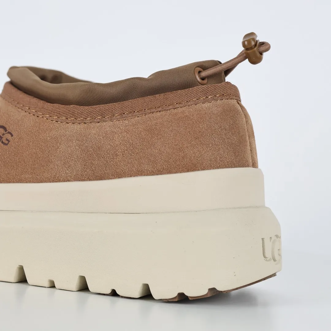 Pick up locally 💰620 Core recommendation Good price Cashmere insoles are a very suitable choice for keeping warm in winter and at home. In the new year, uug launched a series of styles, which are partial to the preferences of young consumers and have also moved to the forefront of fashion trends. Shoe body material Water-repellent coated suede upper 17mm UGGPURE™ implanted wool insole Lightweight non-slip comfortable rubber outsole With brand LOGO Trademark Comes with a full set of packaging Size: 35 36 37 38 39 40 41 42 43 44